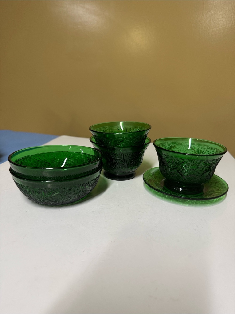 Anchor Hocking FOREST GREEN Sandwich Glass Saucer and 5 Bowls berry and dessert